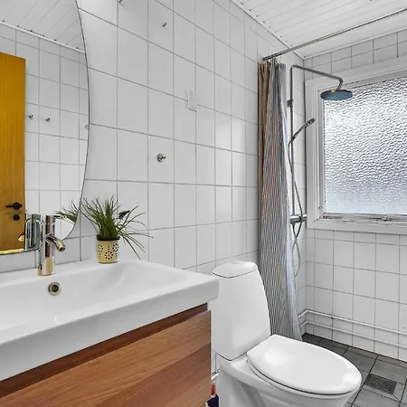 Dom wakacyjny Stunning In With 3 Bedrooms 2 *